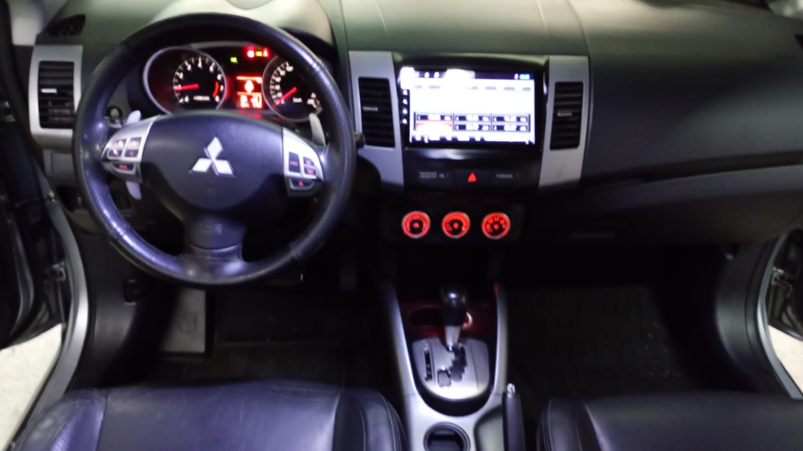 DM Multimarcas MITSUBISHI OUTLANDER 2.0 2012