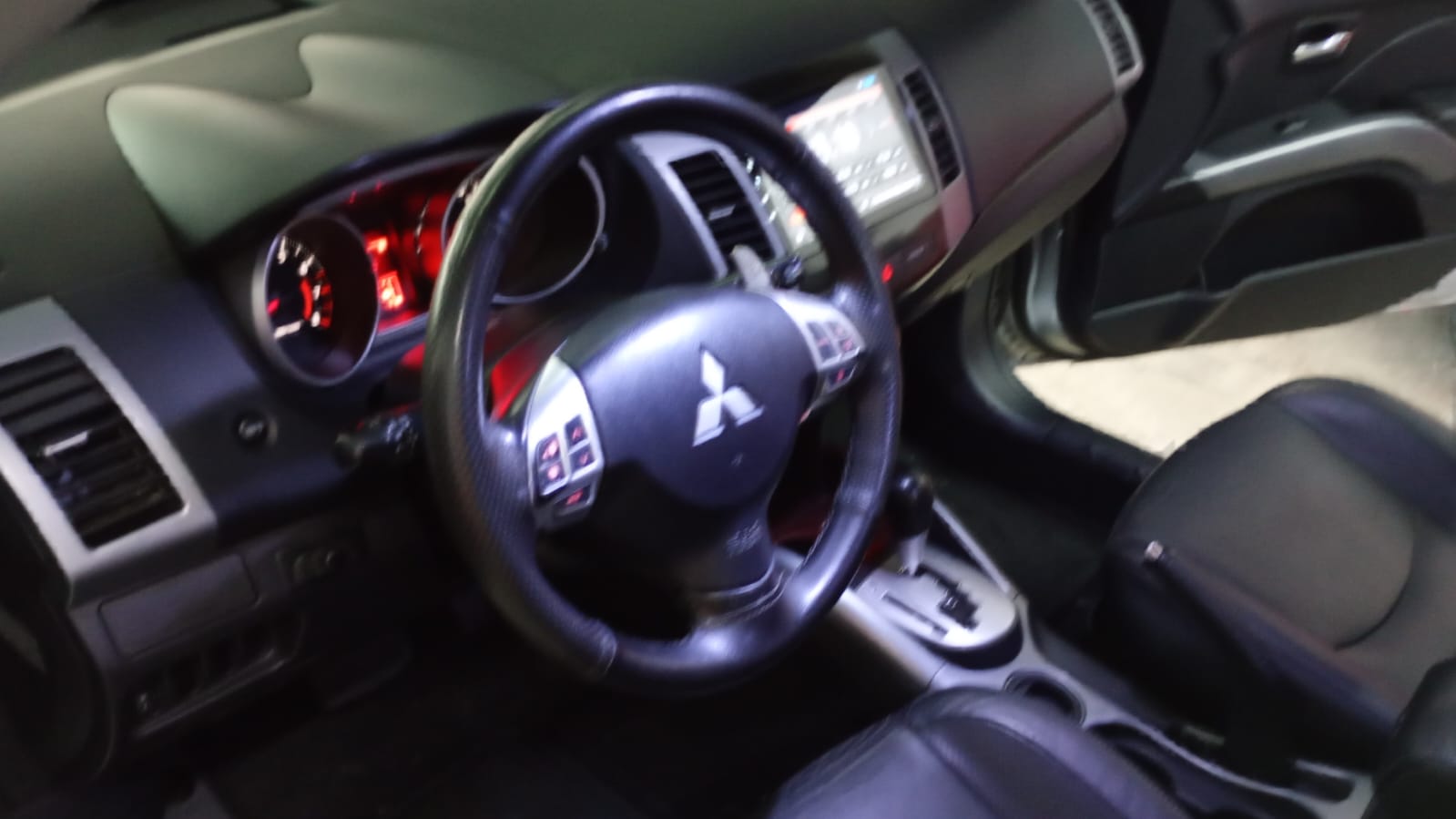 DM Multimarcas MITSUBISHI OUTLANDER 2.0 2012