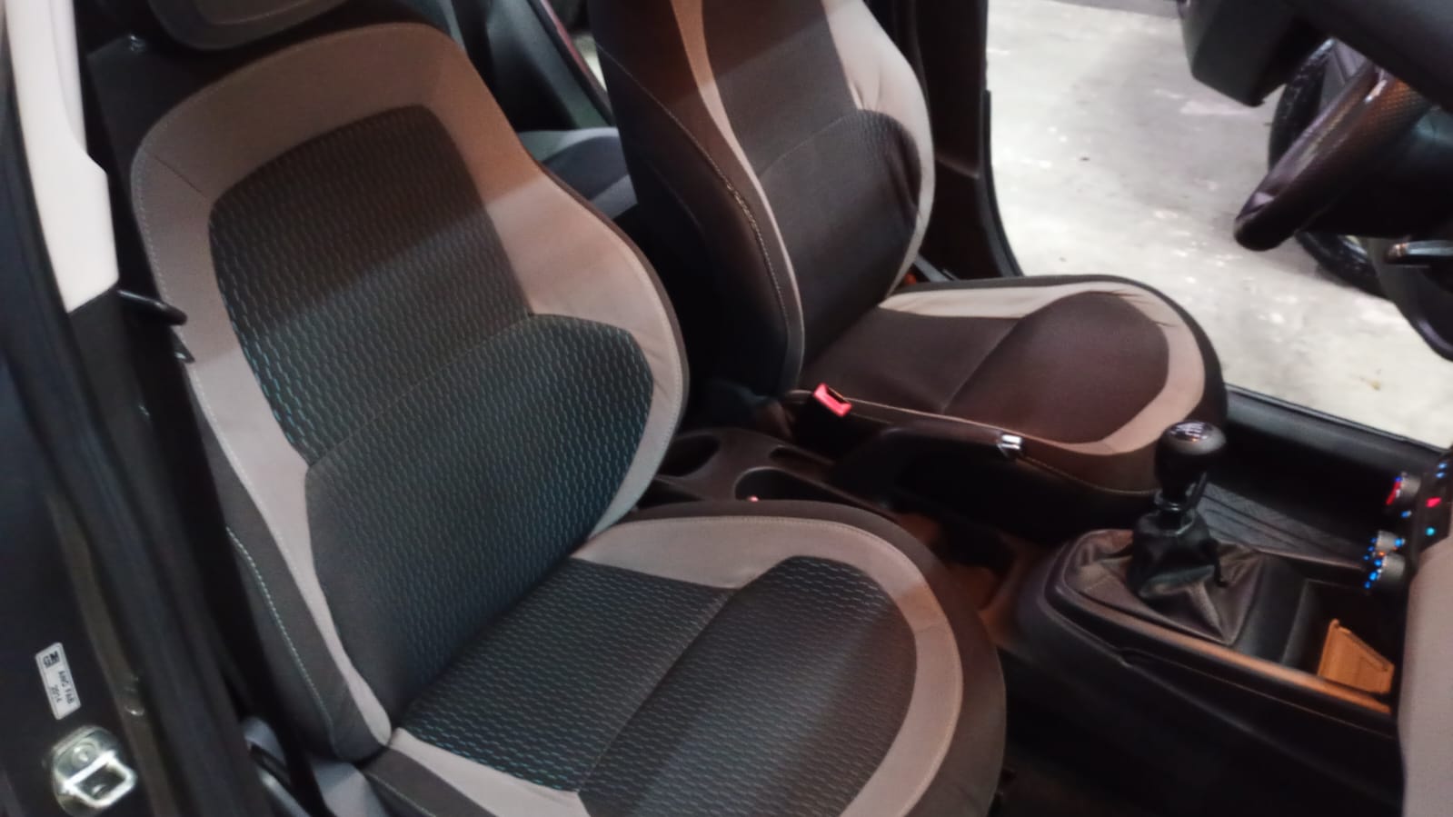 DM Multimarcas CHEVROLET ONIX LT 1.0 2015